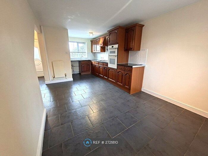 3 Bedroom Terraced House To Rent In Lichfield Walk, Carlton-In-Lindrick, Worksop, S81