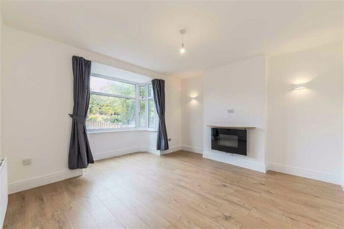 3 Bedroom House To Rent In Burnt Ash Hill, Lee, SE12