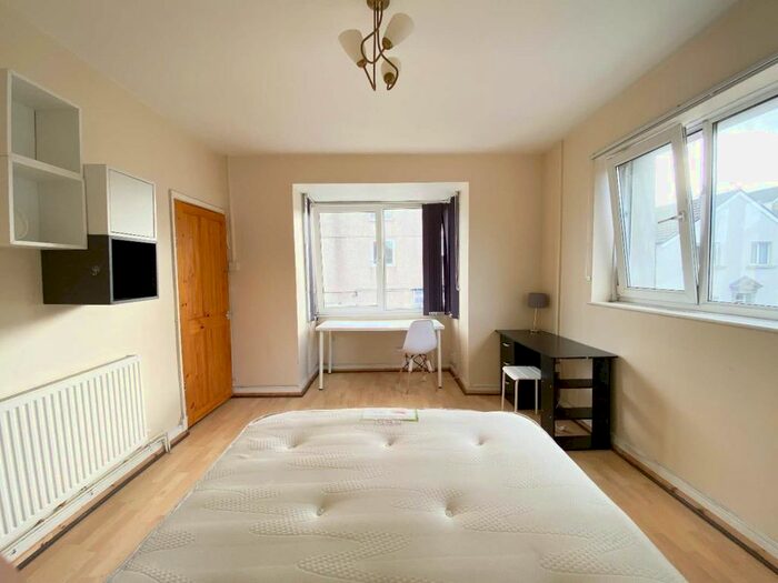 2 Bedroom Flat To Rent In Oxford Street, Swansea, SA1