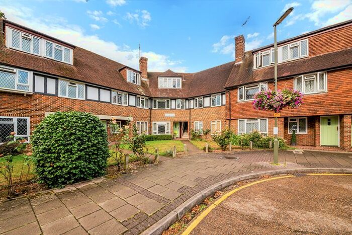 2 Bedroom Flat To Rent In Station Approach, Hinchley Wood, Esher, KT10