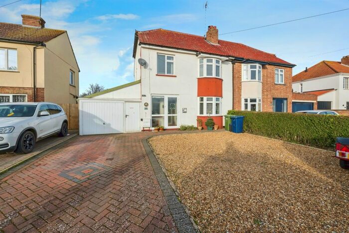 3 Bedroom Semi-Detached House For Sale In Blackmill Road, Chatteris, PE16