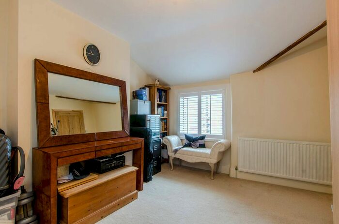 3 Bedroom Flat To Rent In Kingswood Road, Brixton Hill, London, SW2