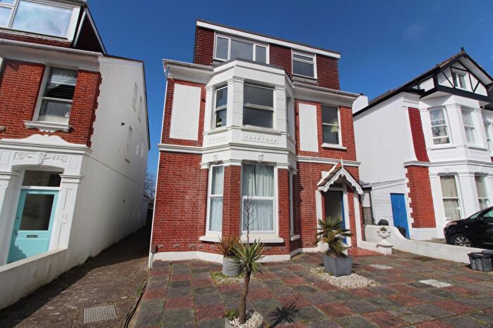Flat To Rent In Hove Park Villas, Hove, East Sussex, BN3