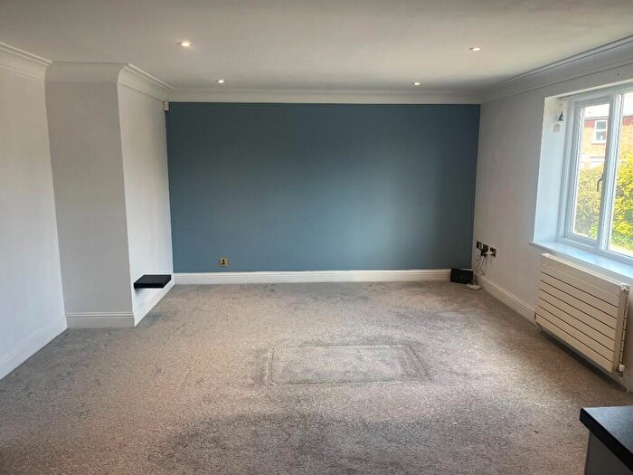 2 Bedroom Apartment For Sale In Collingwood Court, NE20