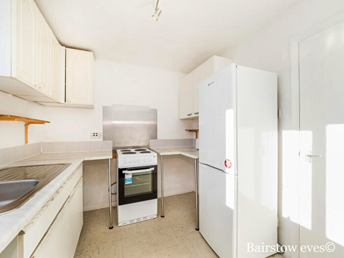 1 Bedroom Flat To Rent In Greenslade Road Barking, IG11