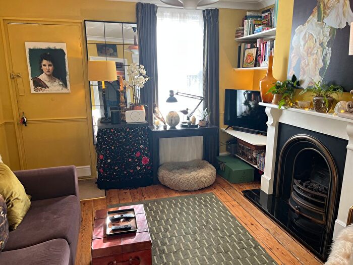 2 Bedroom Cottage For Sale In Church Walk, Chertsey, KT16