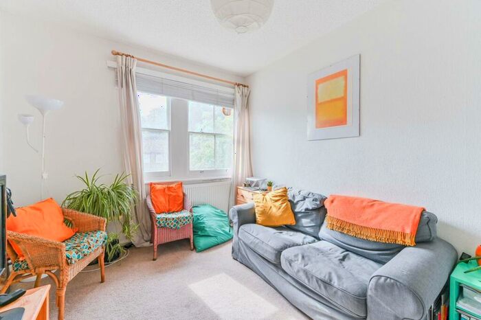 1 Bedroom Flat To Rent In Victoria Crescent, Gipsy Hill, London, SE19
