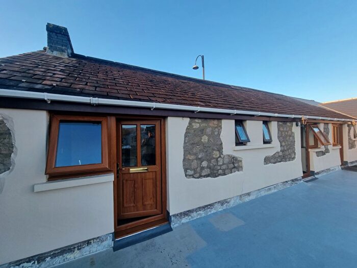 Studio To Rent In Wind Street, Ammanford, SA18