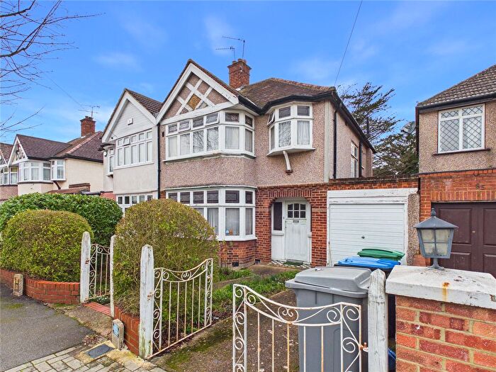 3 Bedroom Semi Detached House For Sale In Crundale Avenue, Kingsbury, London, NW9