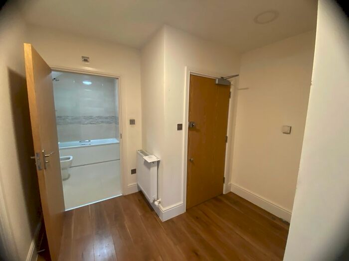 1 Bedroom Flat To Rent In High Street, Sutton, SM1