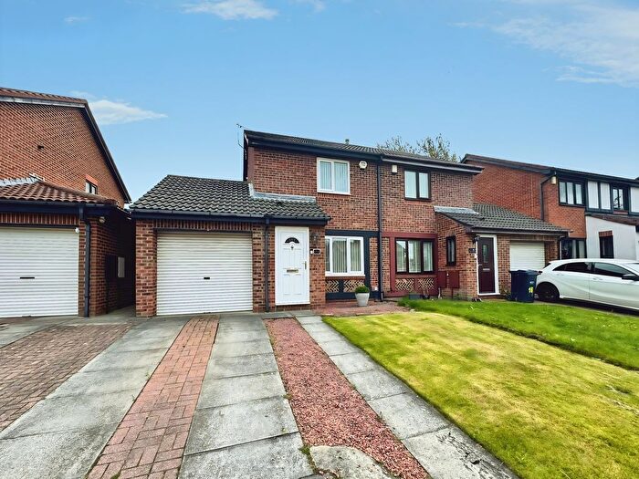 2 Bedroom Semi-Detached House For Sale In Dunlin Close, Ryton, NE40