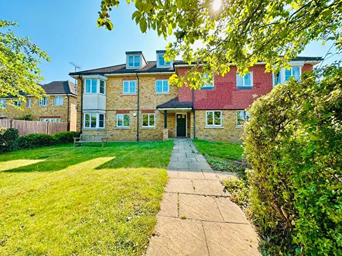 2 Bedroom Flat To Rent In Windmill Lane, Epsom, KT17