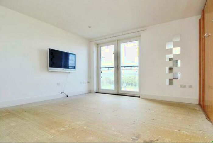 Apartment To Rent In Ferry Court, Cardiff, CF11