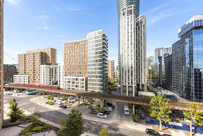 2 Bedroom Flat To Rent In Limeharbour, London, E14