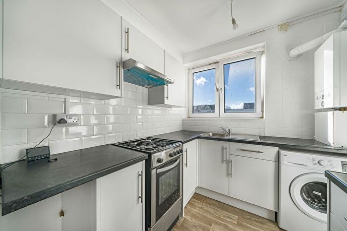 3 Bedroom Flat To Rent In Idonia Street, London, SE8