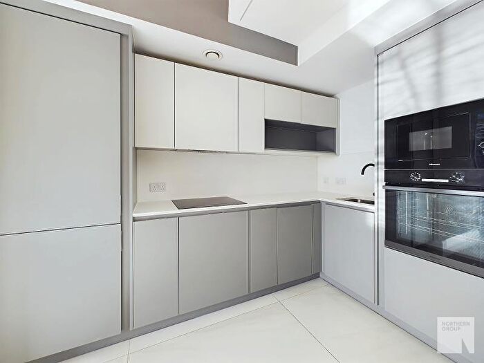 2 Bedroom Apartment To Rent In Apt . :: One Silk Street, M4