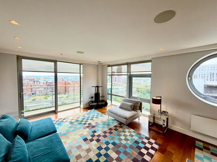 2 Bedroom Apartment To Rent In Whitehall Quay, Leeds, LS1