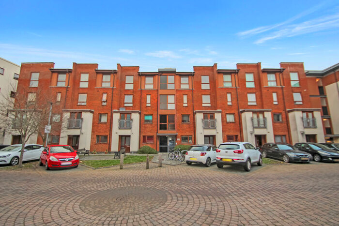 2 Bedroom Flat To Rent In Tomlin Court, RH10