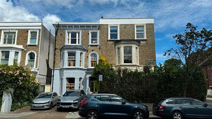 3 Bedroom Flat To Rent In Boscombe Road, London, W12