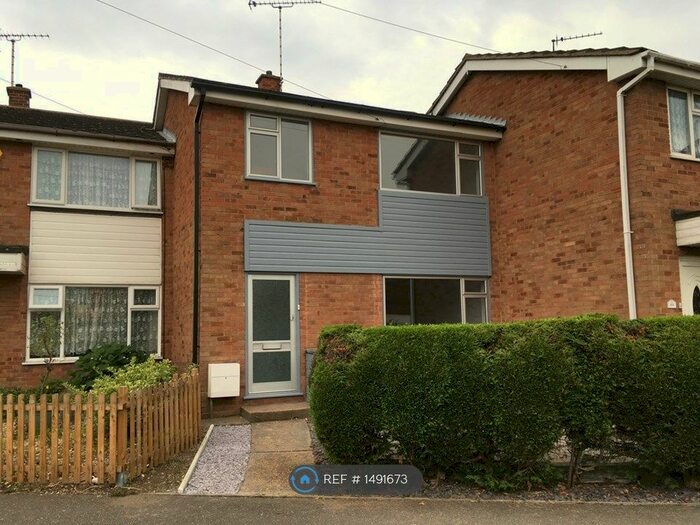 3 Bedroom Terraced House To Rent In Link Road, Canvey Island, SS8