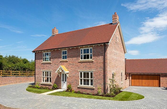 4 Bedroom Detached House For Sale In Huntshaw Close, Houlton, Rugby, CV23