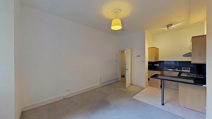 1 Bedroom Flat To Rent In Albert Street, Edinburgh, Midlothian, EH7