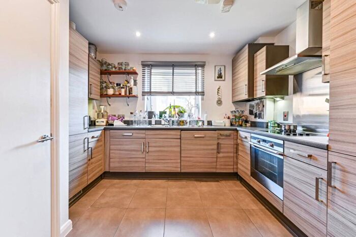 2 Bedroom Flat To Rent In Northwold Road, Hackney, London, E5