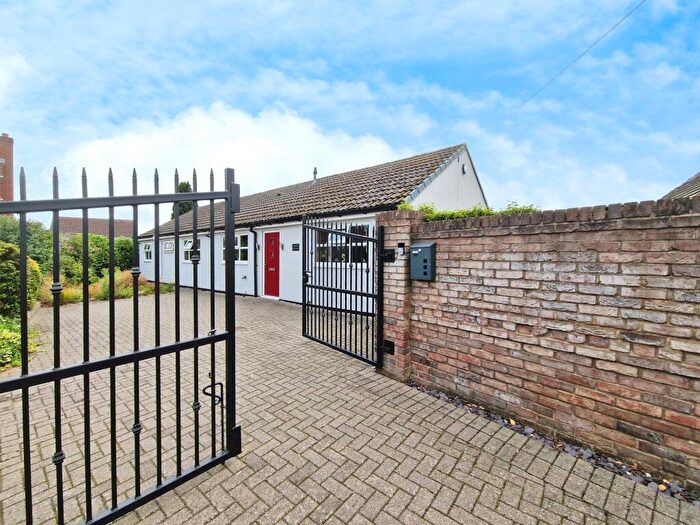4 Bedroom Bungalow For Sale In White Cottage, Bank End Road, Blaxton, Doncaster, DN9