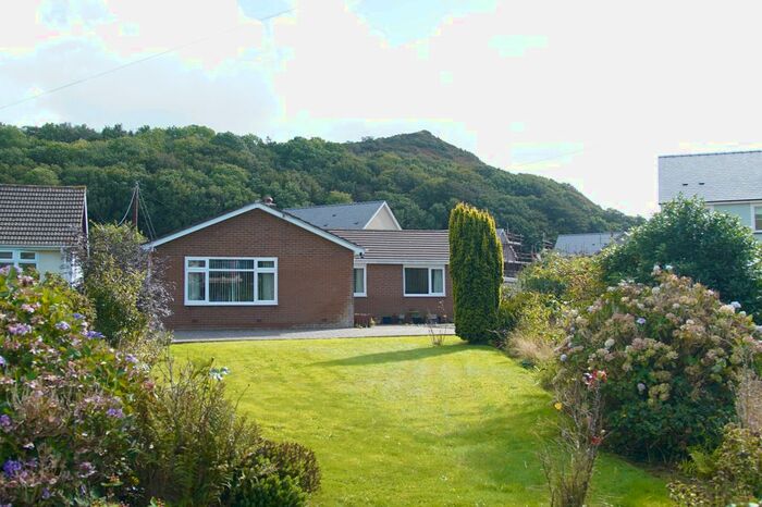3 Bedroom Bungalow For Sale In Dollwyn, Llanrhystud, Ceredigion SY23
