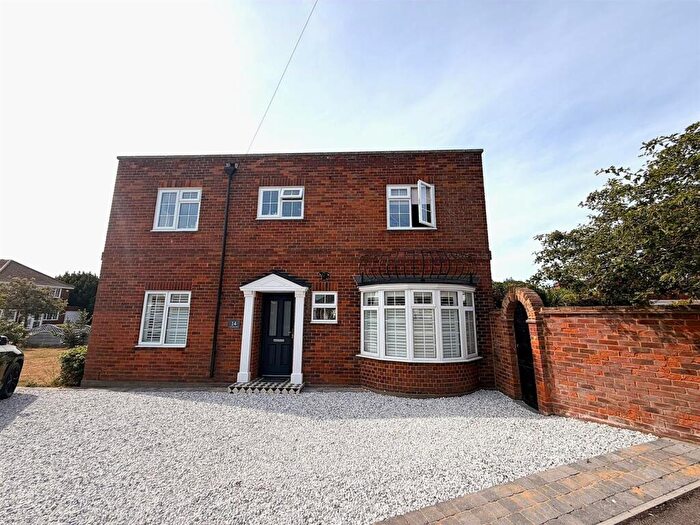 4 Bedroom Semi-Detached House To Rent In Leitrim Avenue, Thorpe Bay, SS3
