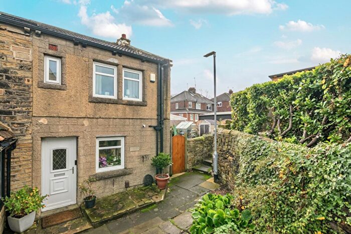 2 Bedroom End Of Terrace House For Sale In Milner Fold, Pudsey, Leeds, LS28