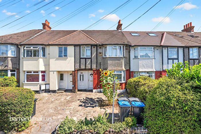1 Bedroom Maisonette For Sale In Wide Way, Mitcham, CR4