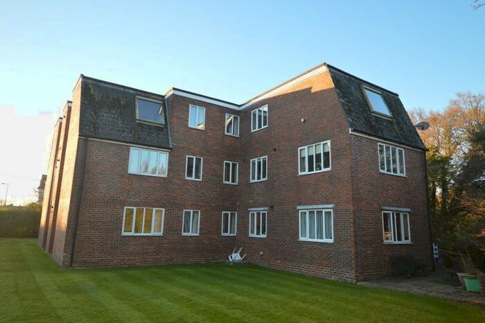 2 Bedroom Flat To Rent In Britnell House, North Road, Petersfield, GU32