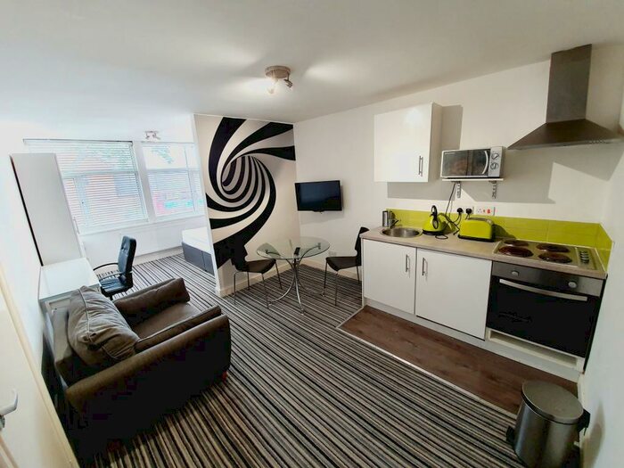 Apartment To Rent In Bristol Road, Selly Oak, Birmingham, B29
