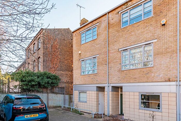3 Bedroom End Terrace House To Rent In Heaven Tree Close, Canonbury, N1