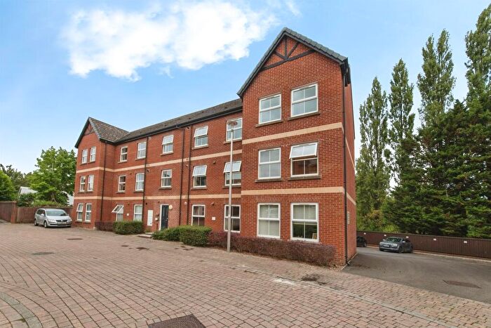 2 Bedroom Flat For Sale In Popham Close, Tiverton, EX16