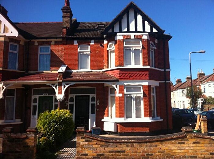 2 Bedroom Flat To Rent In Green Lane, Ilford, IG3