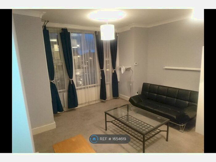 1 Bedroom Flat To Rent In South Norwood Hill, London, SE25