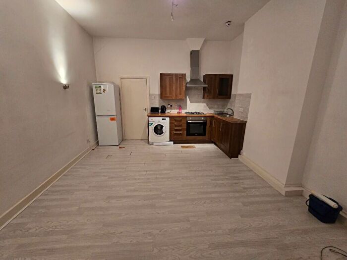 2 Bedroom Flat To Rent In Cricketfield Road, London, E5