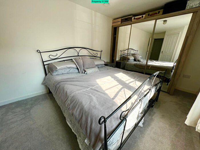 2 Bedroom Flat For Sale In Foxglove Drive, Crawley, RH10