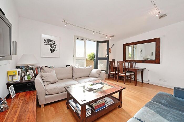 2 Bedroom Flat To Rent In Butlers Amp; Colonial Wharf, London, SE1
