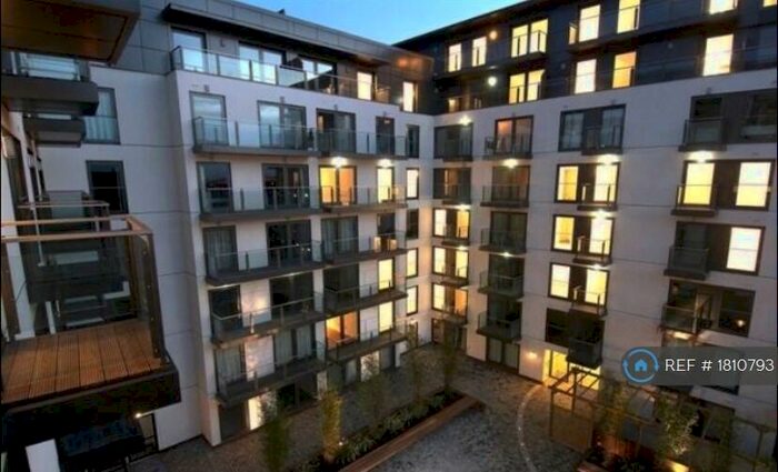 2 Bedroom Flat To Rent In High Street, Slough, SL1