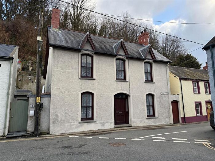 4 Bedroom Detached House For Sale In Glyn-Y-Mel Road, Lower Town, SA65