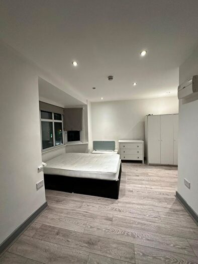 Studio To Rent In Collier Row Lane, Collier Row, Romford, RM5