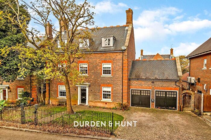 6 Bedroom Detached House For Sale In Regents Drive, Woodford Green, IG8