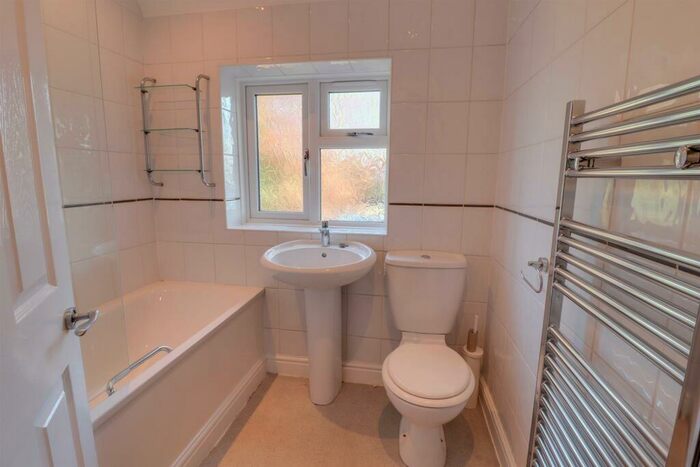 1 Bedroom Maisonette To Rent In St Cuthberts Road, Hoddesdon, Hertfordshire, EN11