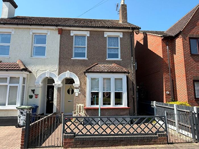 3 Bedroom Semi-Detached House For Sale In Runnymede Road, Stanford-Le-Hope, Essex, ( Train Station Super Close), SS17