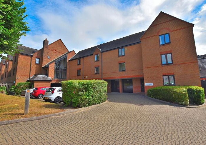 2 Bedroom Flat To Rent In Chelmsford Road, Dunmow, CM6