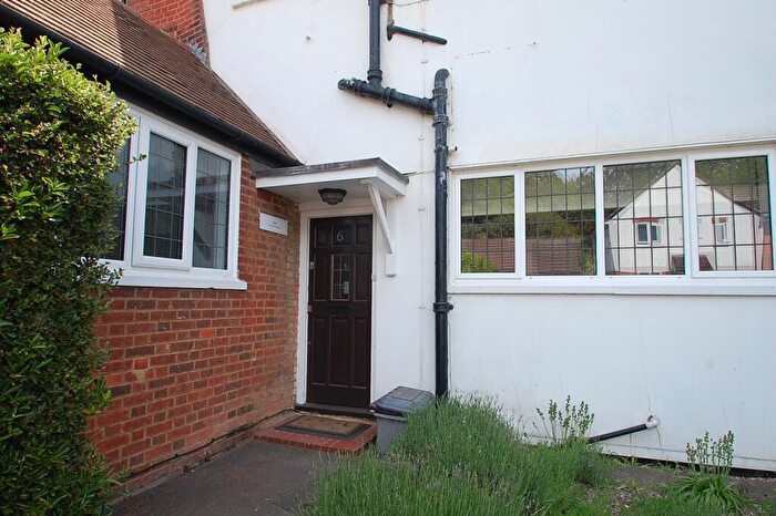 2 Bedroom Apartment To Rent In Narcot Lane, Chalfont St. Peter, Gerrards Cross, Buckinghamshire, SL9