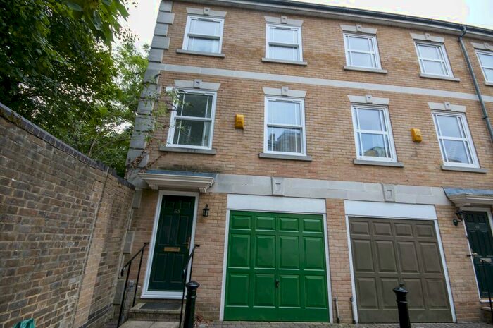 4 Bedroom Apartment To Rent In Room Clarence Mews Surrey Quays Rotherhithe London, SE16